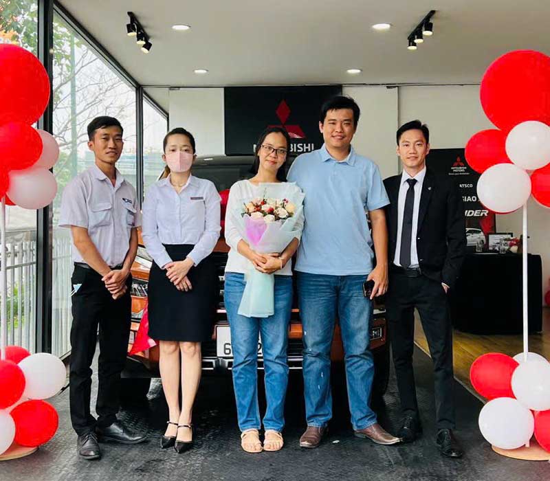 Hình ảnh hoạt động tư vấn xe tại Bình Dương